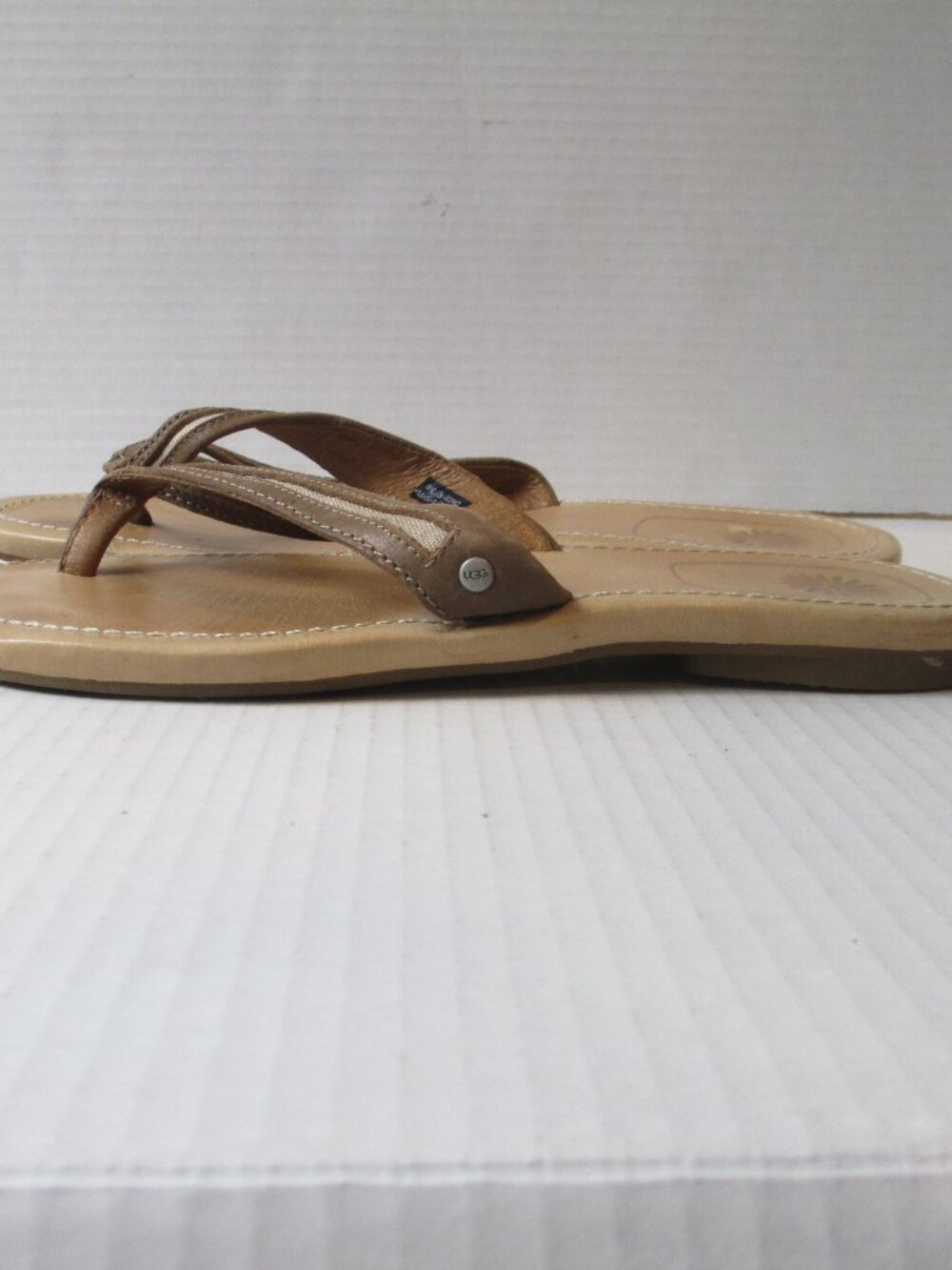 UGG Elyza II Tan/Gold Leather Flip Flop Sandals Comfort Casual Women’s Size 10 - Picture 4 of 8